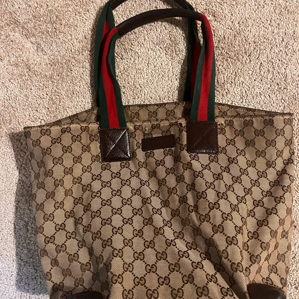 Authentic Gucci tote with reinforced corners - Picture 6 of 13